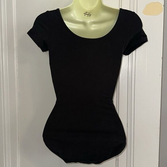 Capezio black short sleeve cotton/spandex leotard - Picture 5 of 8